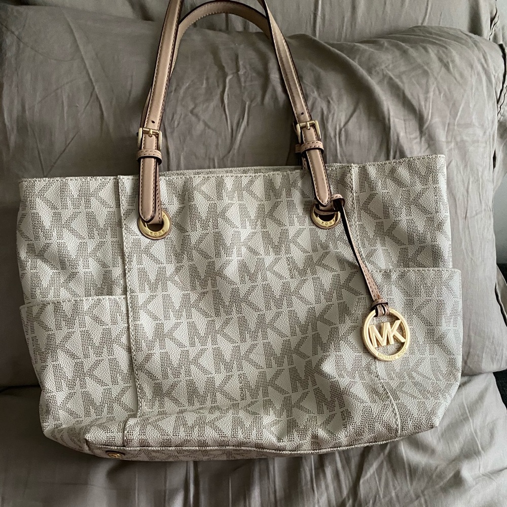 Michael Kors jet set tote